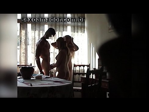 ❤️ جنسی دوست ایک دیو آدمی اور اس کے ساتھ ایک تھریسم کو مدعو کرتے ہیں۔ ❤❌ مقعد فحش ❌️